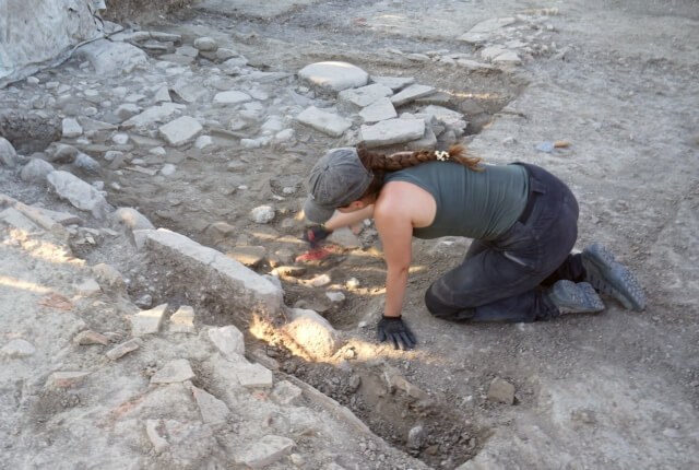 Archaeologist at work in the city of Suasa