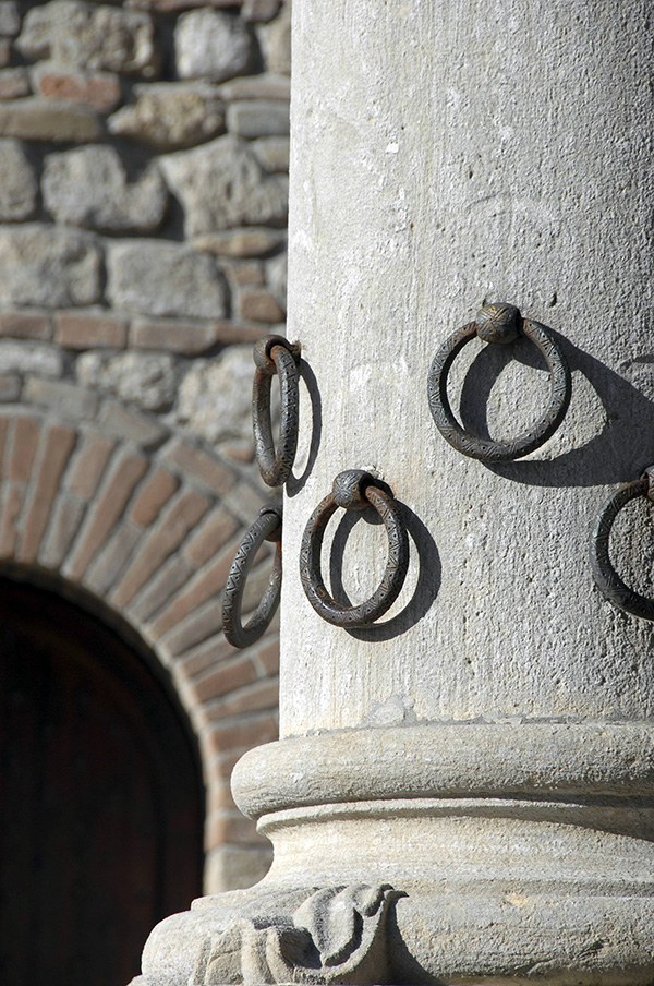 The Column of the 12 Rings in Forlì