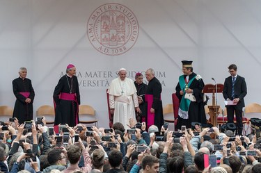 Pope Francis meets the Alma Mater