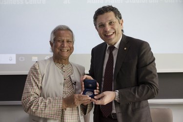 Il premio Nobel Muhammad Yunus incontra l’Alma Mater