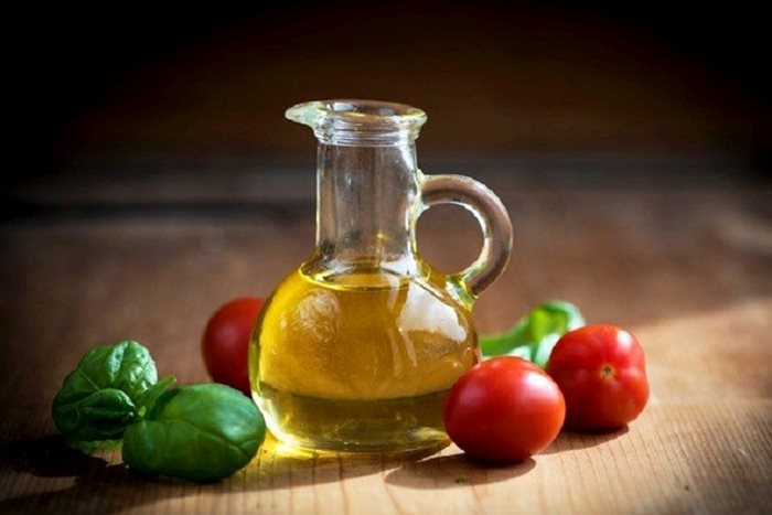 olio, pomodori, basilico