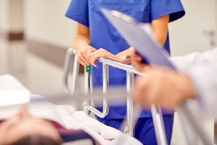 Operatori e operatrici in pronto soccorso