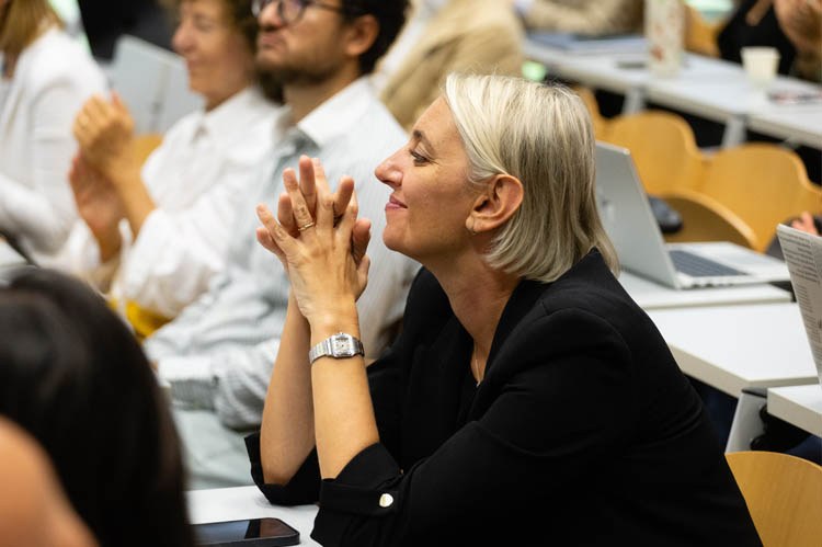 Una studentesse senior