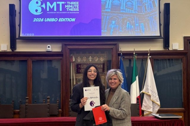 Giulia Raffaella De Luca, dottoranda in Scienze e Tecnologie della Salute, ritira il premio