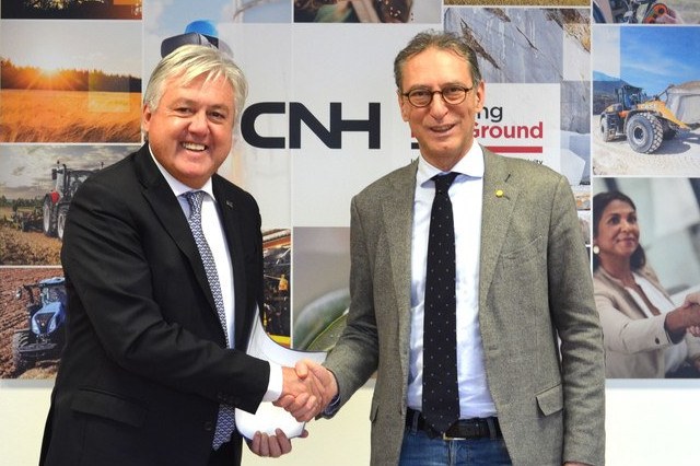 Il Rettore Giovanni Molari e l'AD di CNH Industrial Italia SpA Carlo Lambro