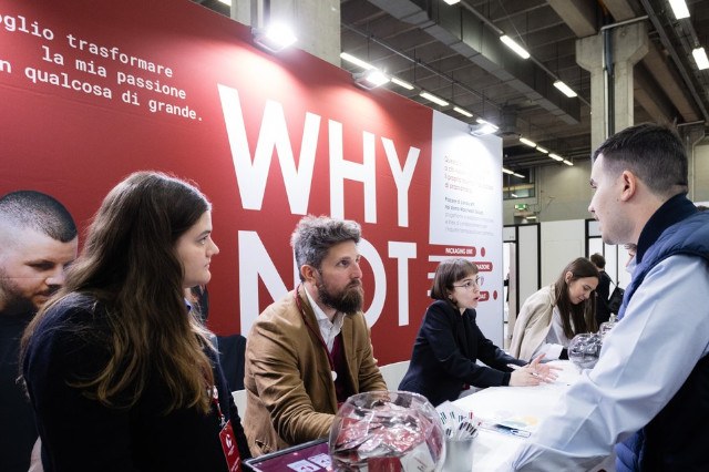 Incontro tra partecipanti all'evento del 2025