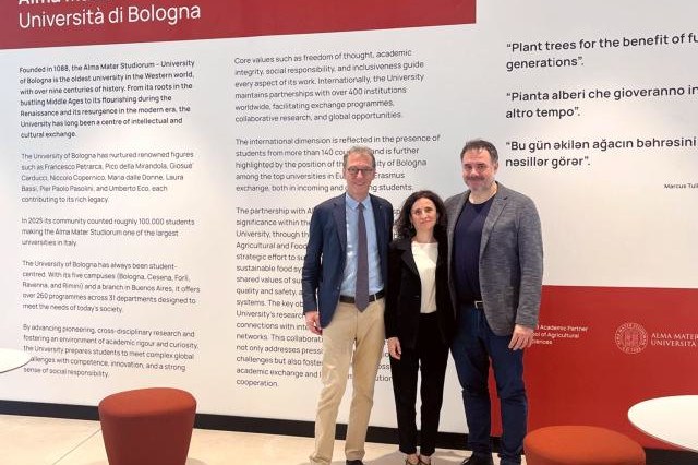 Il Rettore dell’Università di Bologna Giovanni Molari, la Prorettrice alle Relazioni Internazionali Raffaella Campaner e il Prof. Matteo Vittuari