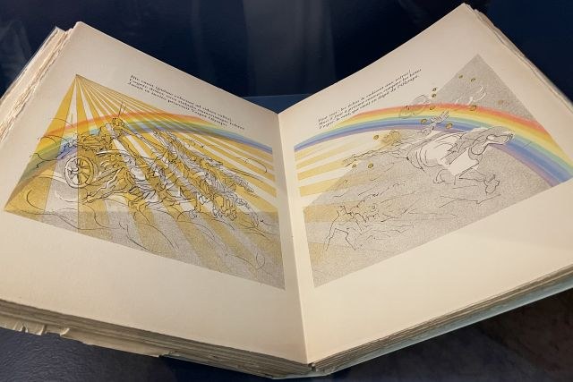 Uno dei libri della mostra