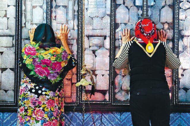 Un’ebrea e una musulmana pregano fianco a fianco nella sinagoga della Ghriba. Djerba, Tunisia, 2014