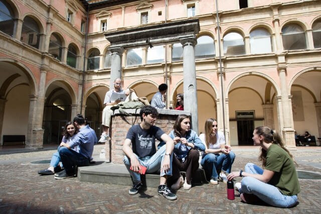 Studenti e studentesse dell'Università di Bologna