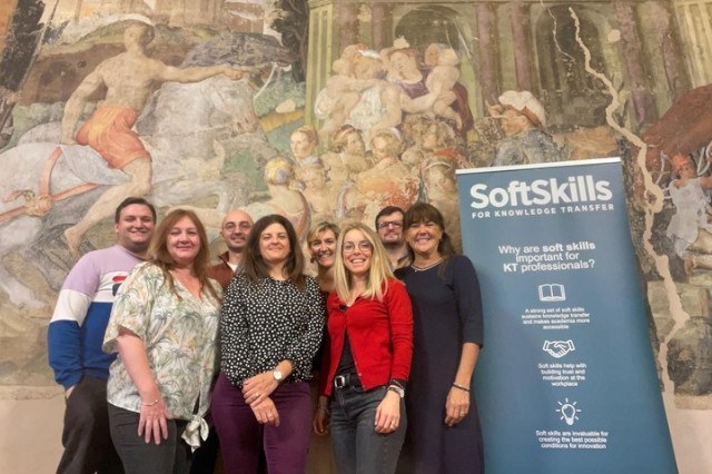 La professoressa Elisa Villani con il team di progetto