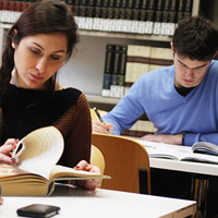 studenti che studiano